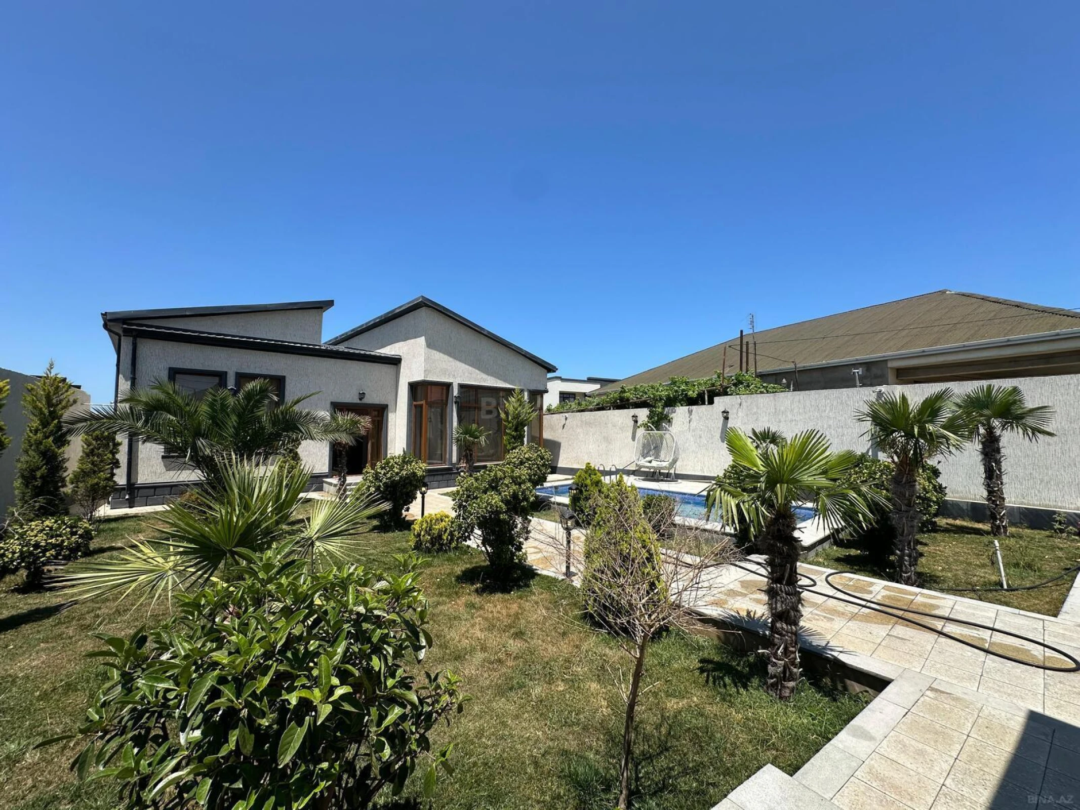 Satılır 5 otaqlı həyət evi 200 m²