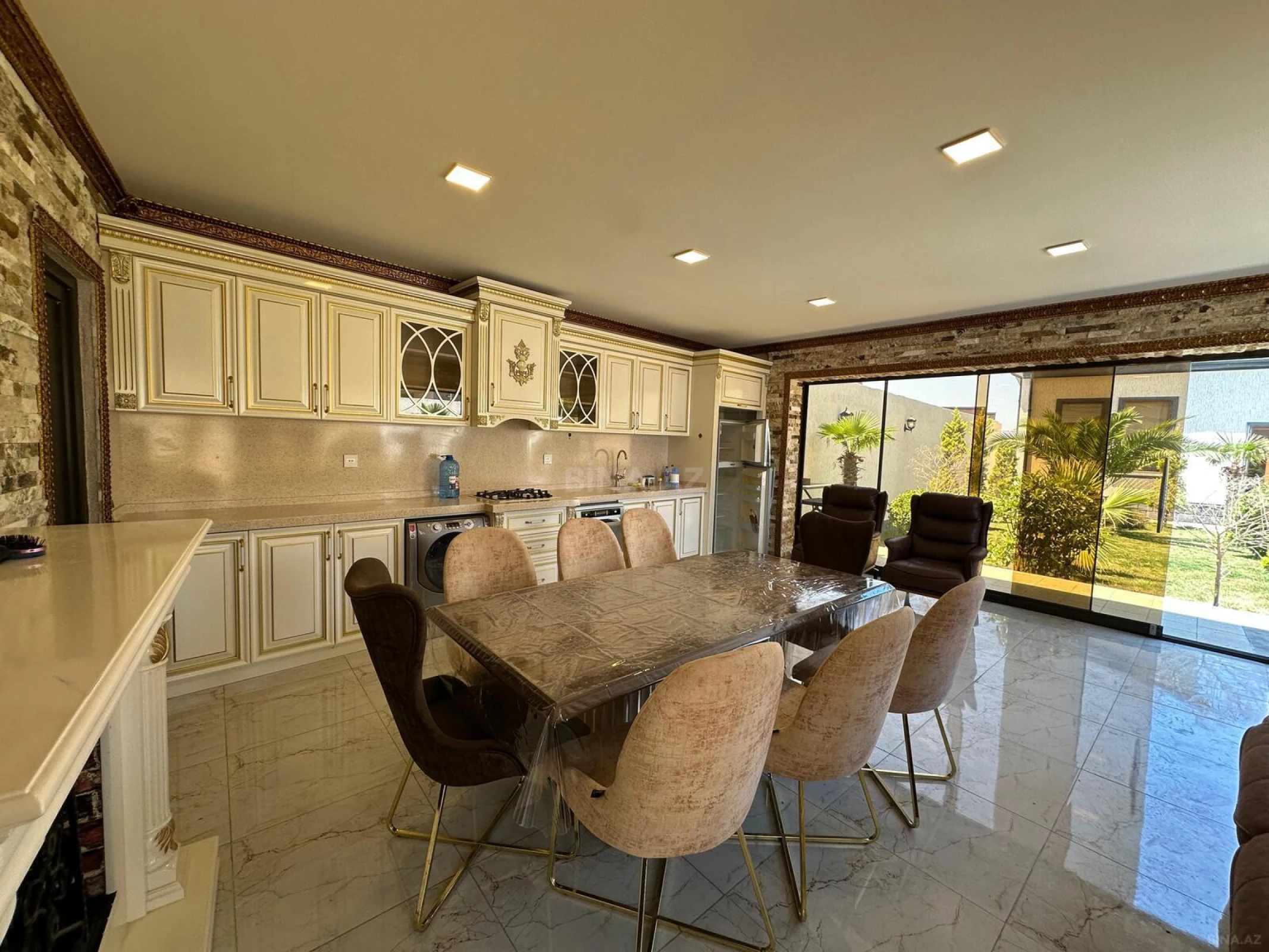 Satılır 5 otaqlı həyət evi 200 m²