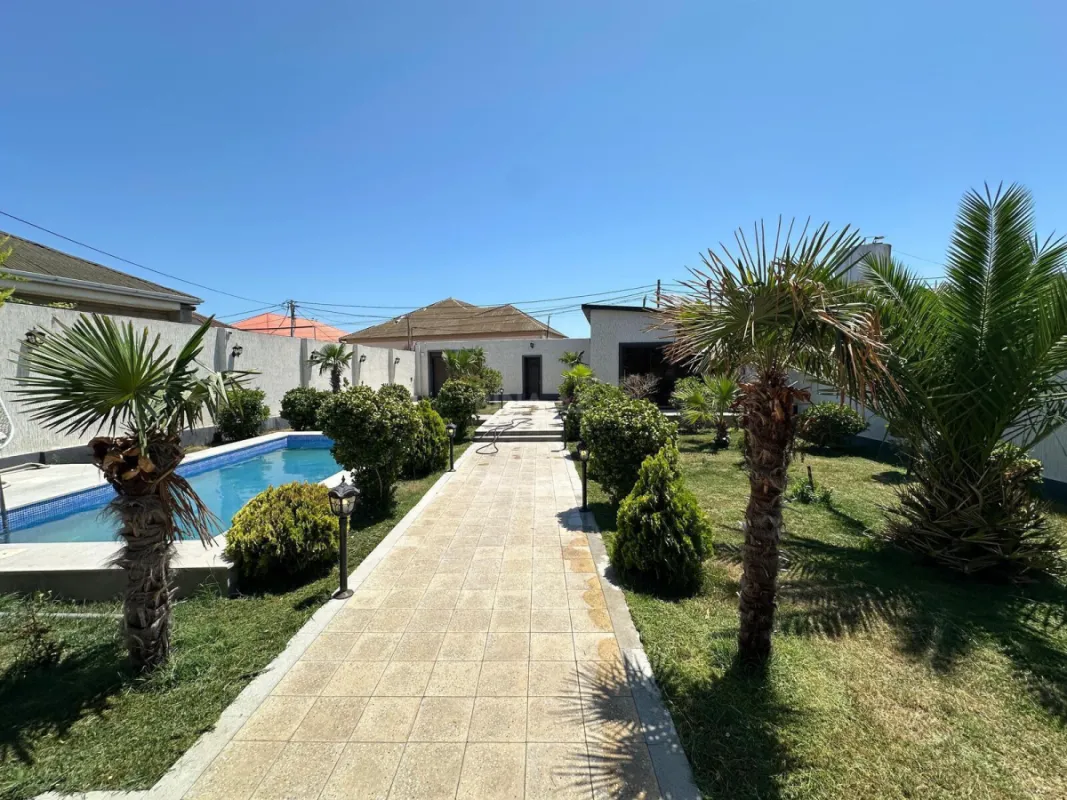 Satılır 5 otaqlı həyət evi 200 m²