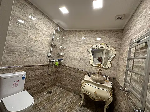 Satılır 5 otaqlı həyət evi 200 m²