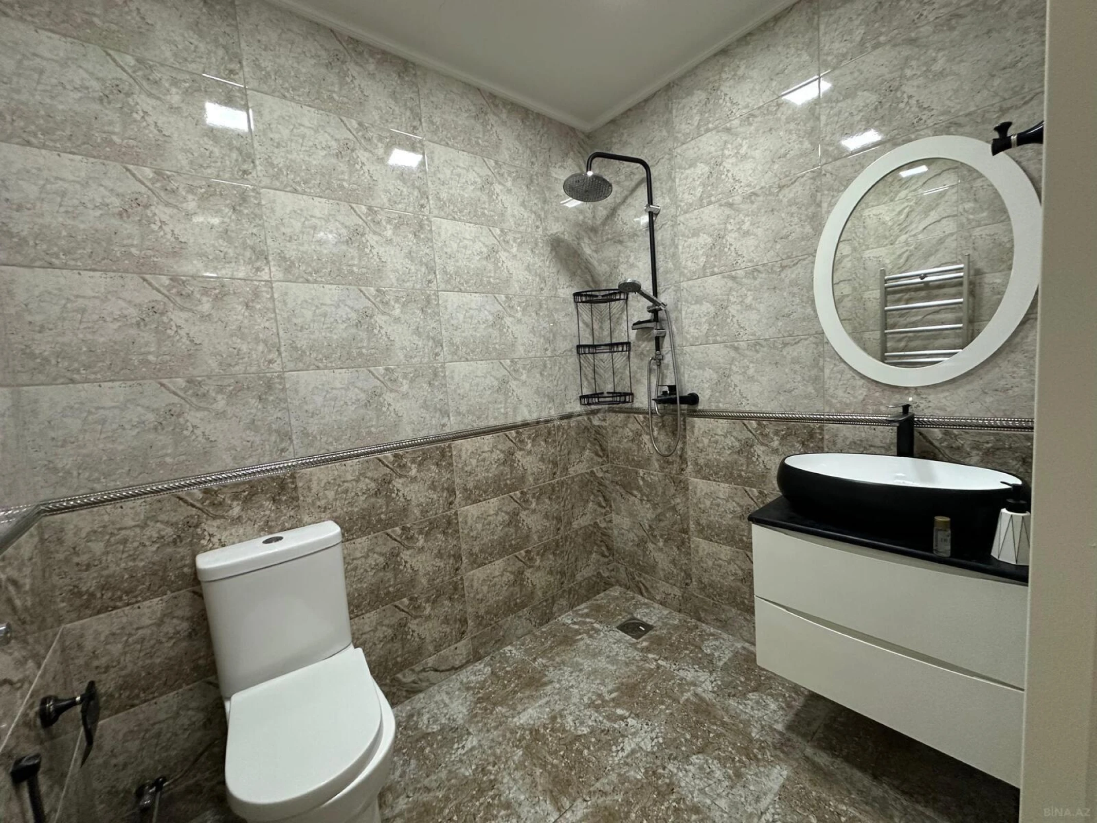 Satılır 5 otaqlı həyət evi 200 m²