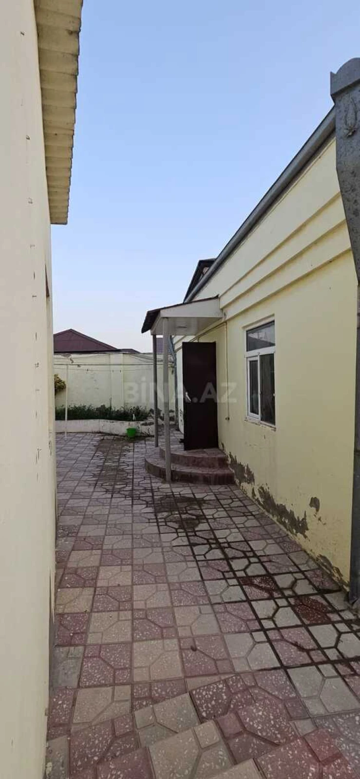 Satılır 7 otaqlı həyət evi 100 m²