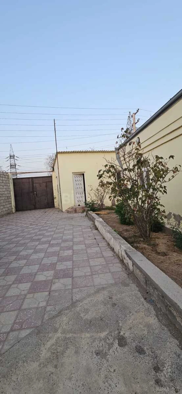 Satılır 7 otaqlı həyət evi 100 m²