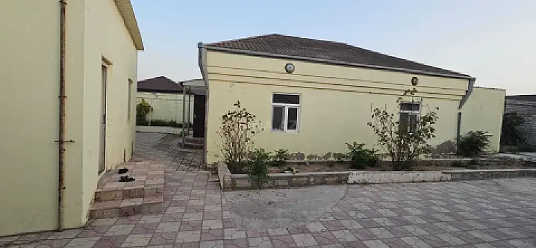 Satılır 7 otaqlı həyət evi 100 m²