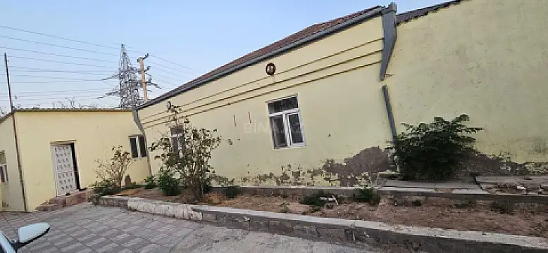 Satılır 7 otaqlı həyət evi 100 m²