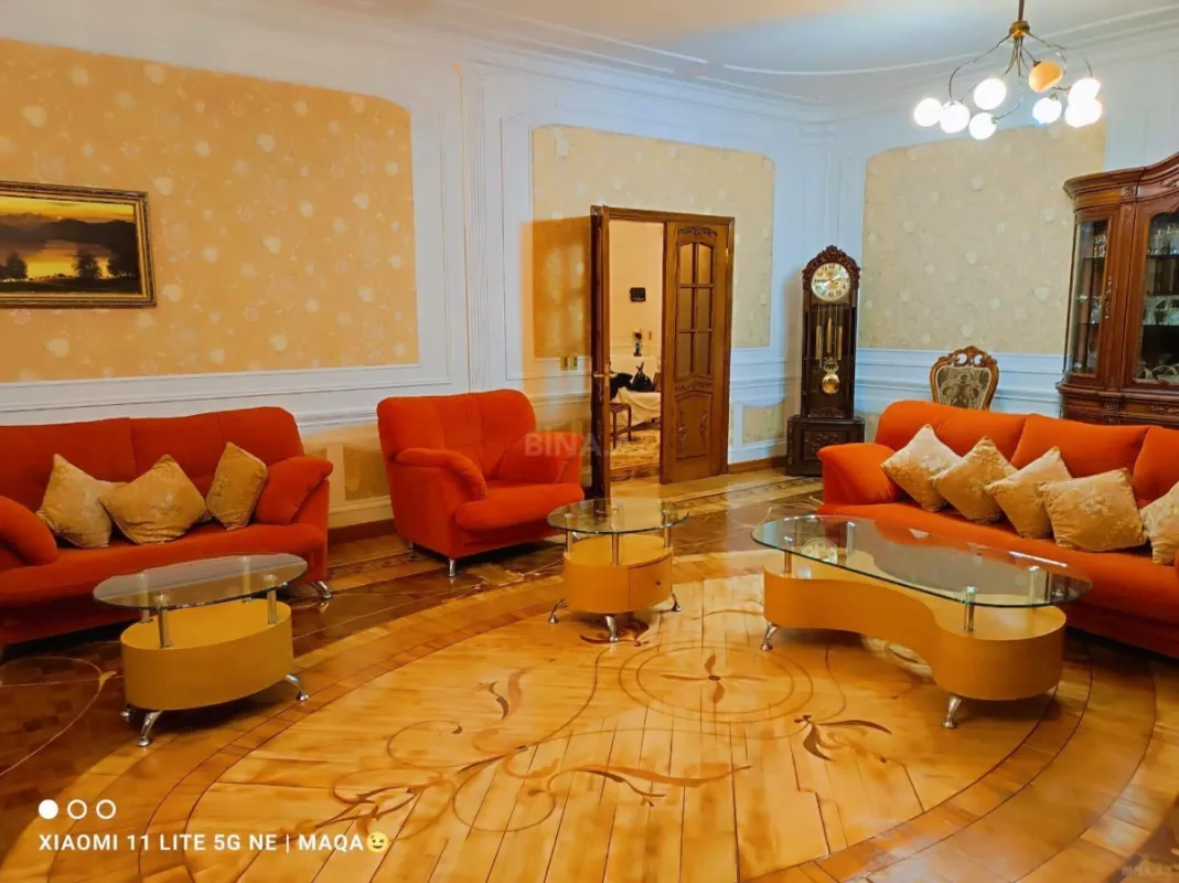 Kirayə verilir 4 otaqlı mənzil 150 m²