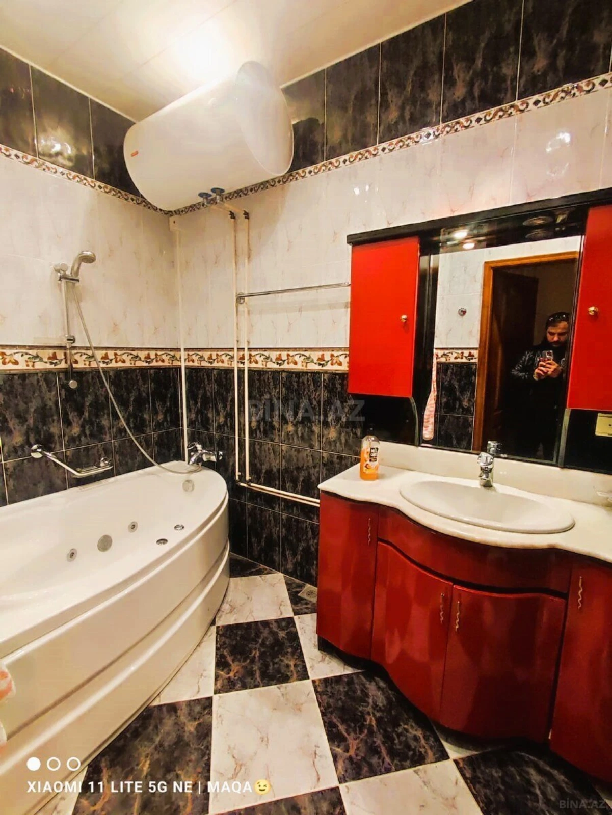 Kirayə verilir 4 otaqlı mənzil 150 m²