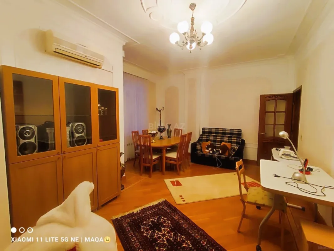 Kirayə verilir 4 otaqlı mənzil 150 m²