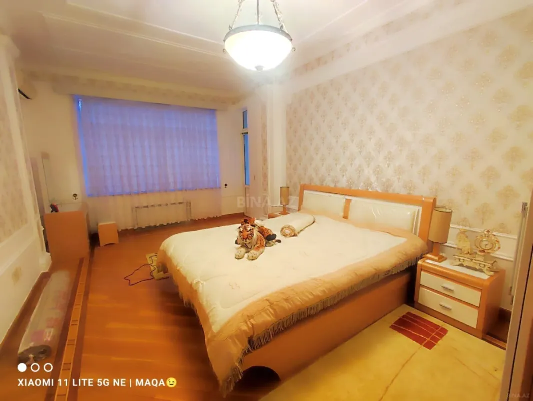 Kirayə verilir 4 otaqlı mənzil 150 m²