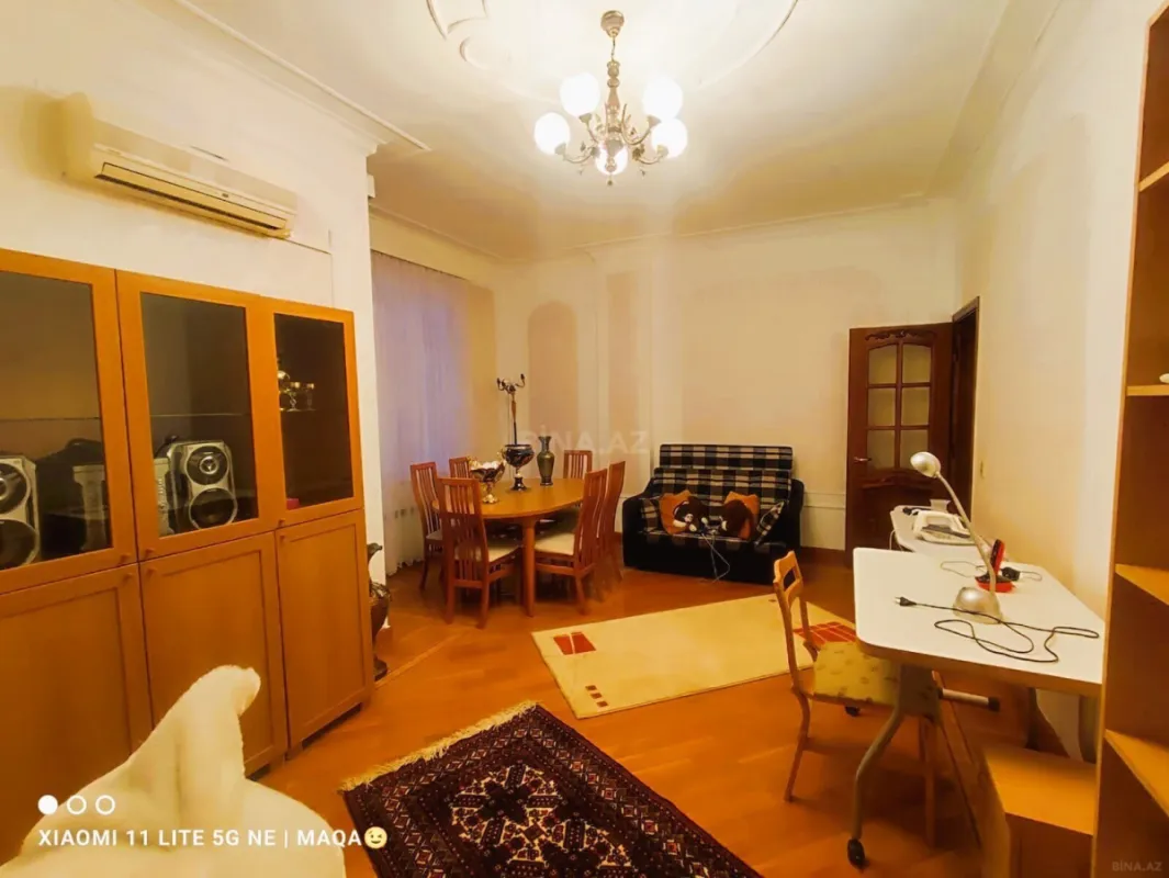 Kirayə verilir 4 otaqlı mənzil 150 m²