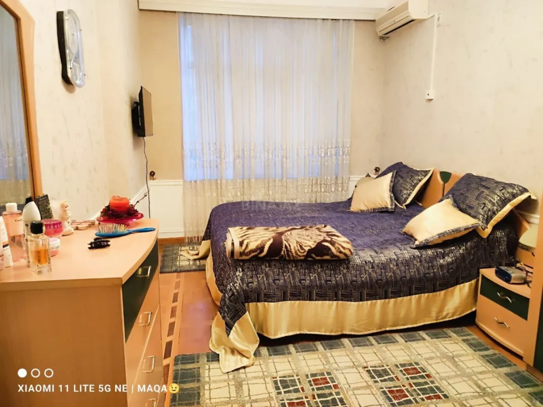 Kirayə verilir 4 otaqlı mənzil 150 m²