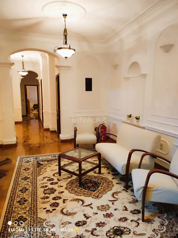 Kirayə verilir 4 otaqlı mənzil 150 m²