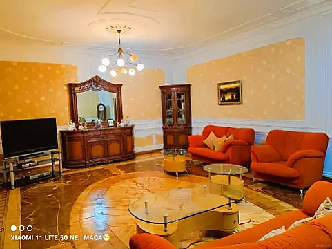 Kirayə verilir 4 otaqlı mənzil 150 m²