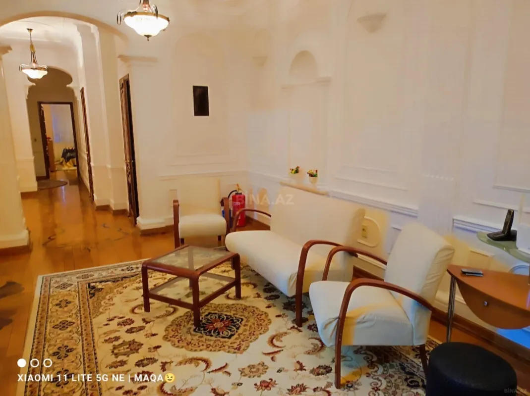 Kirayə verilir 4 otaqlı mənzil 150 m²