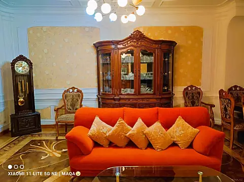 Kirayə verilir 4 otaqlı mənzil 150 m²