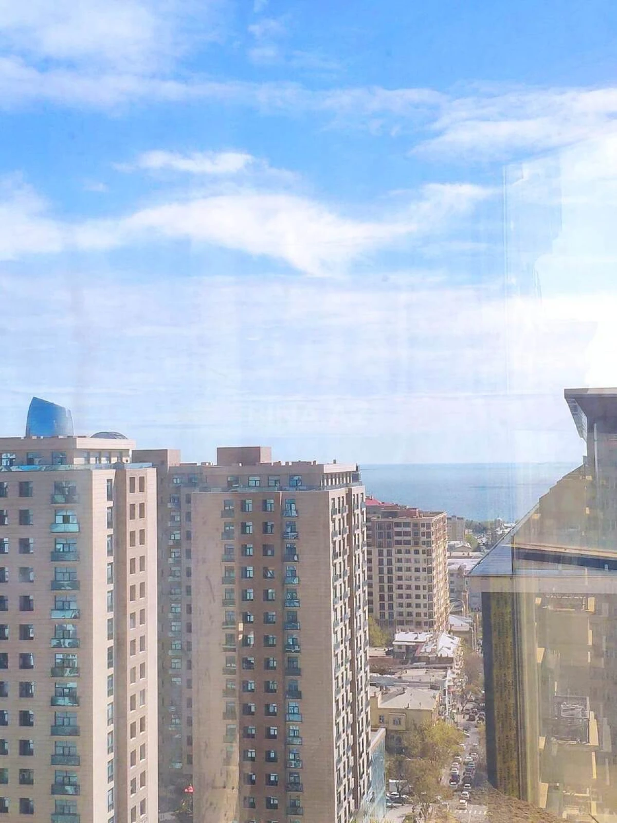 Satılır 4 otaqlı mənzil 242 m²