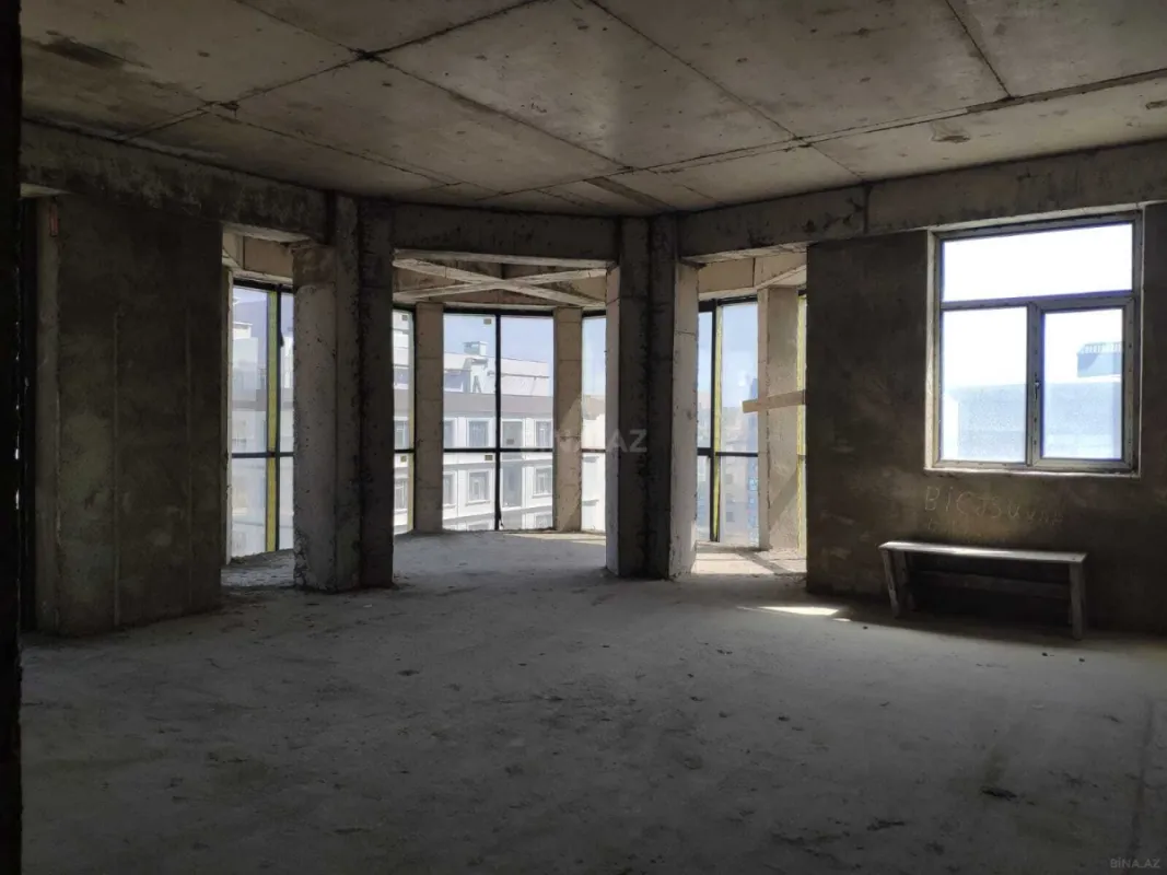 Satılır 4 otaqlı mənzil 242 m²