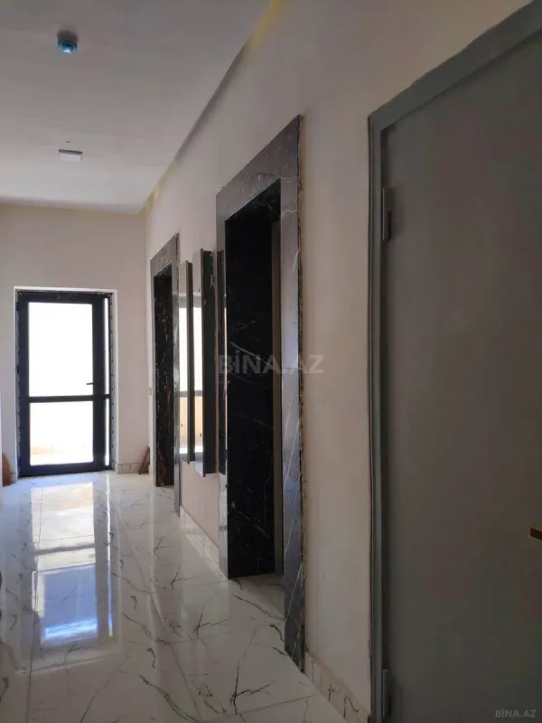 Satılır 4 otaqlı mənzil 242 m²