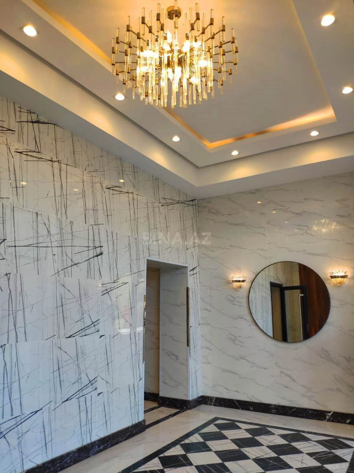 Satılır 4 otaqlı mənzil 242 m²