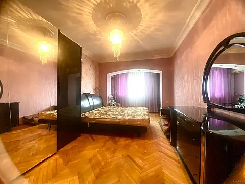 Satılır 4 otaqlı mənzil 84 m²