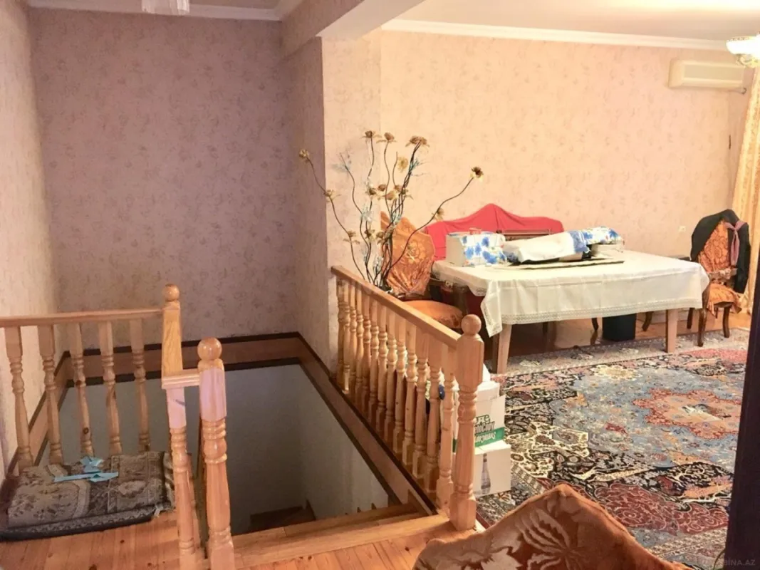 Satılır 6 otaqlı həyət evi 900 m²