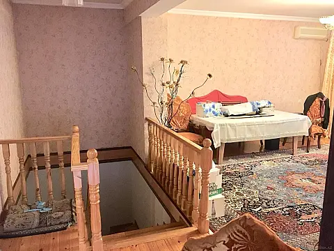 Satılır 6 otaqlı həyət evi 900 m²