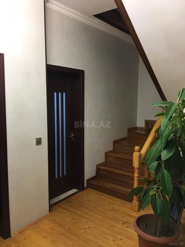 Satılır 6 otaqlı həyət evi 900 m²