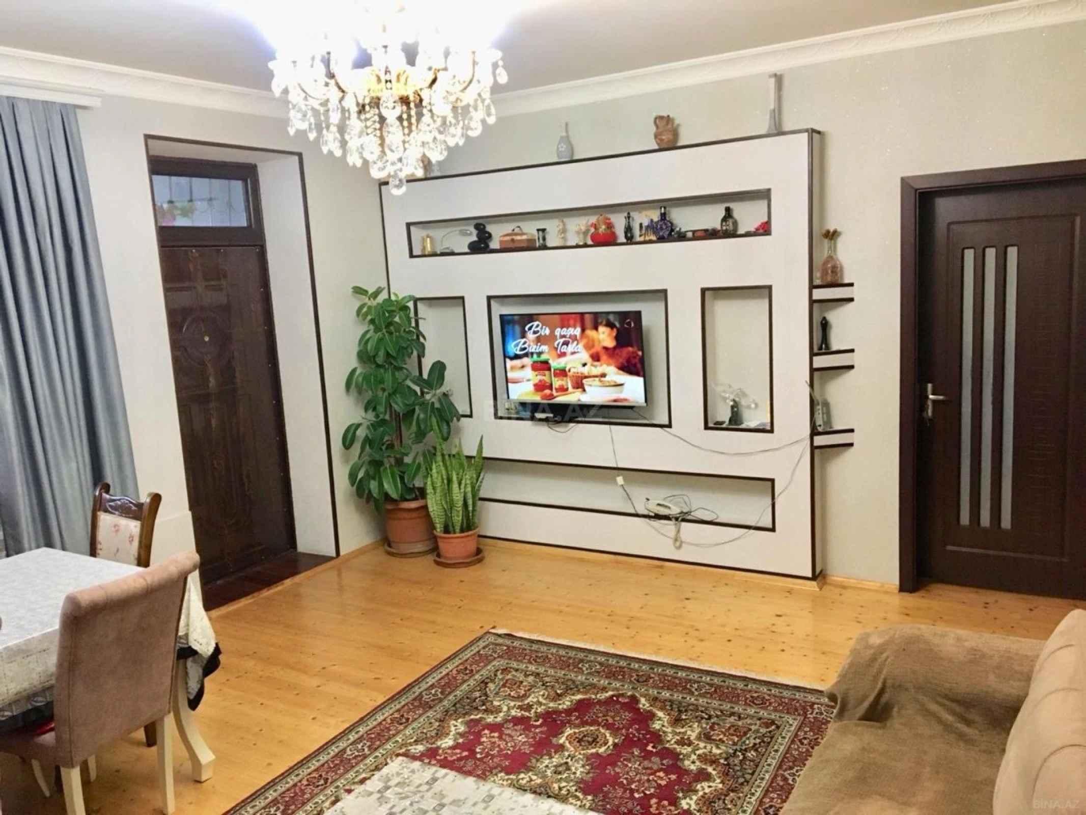 Satılır 6 otaqlı həyət evi 900 m²