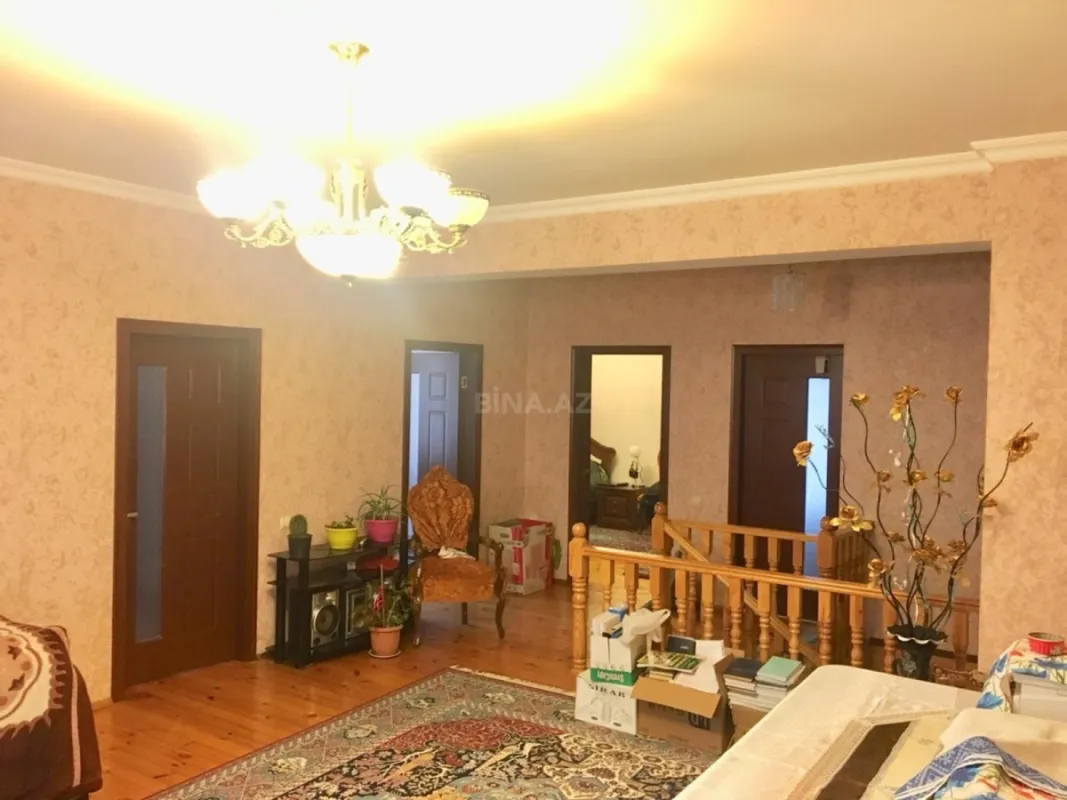Satılır 6 otaqlı həyət evi 900 m²