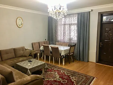 Satılır 6 otaqlı həyət evi 900 m²