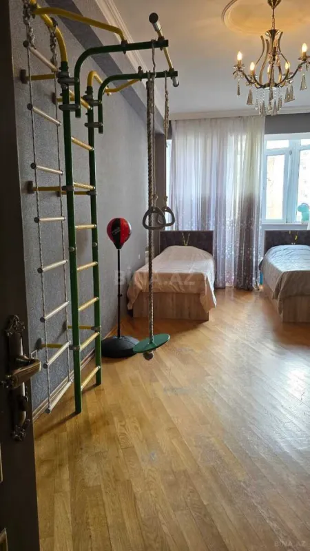 Satılır 3 otaqlı mənzil 110 m²