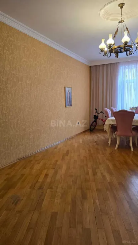 Satılır 3 otaqlı mənzil 110 m²