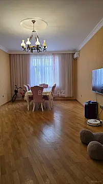 Satılır 3 otaqlı mənzil 110 m²