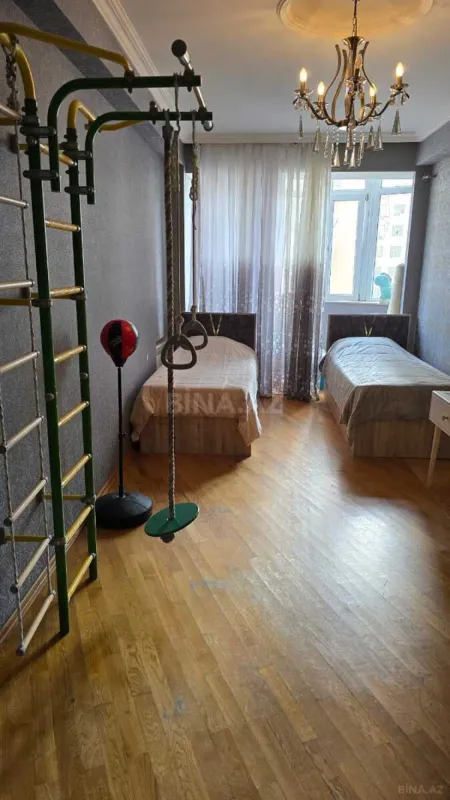 Satılır 3 otaqlı mənzil 110 m²