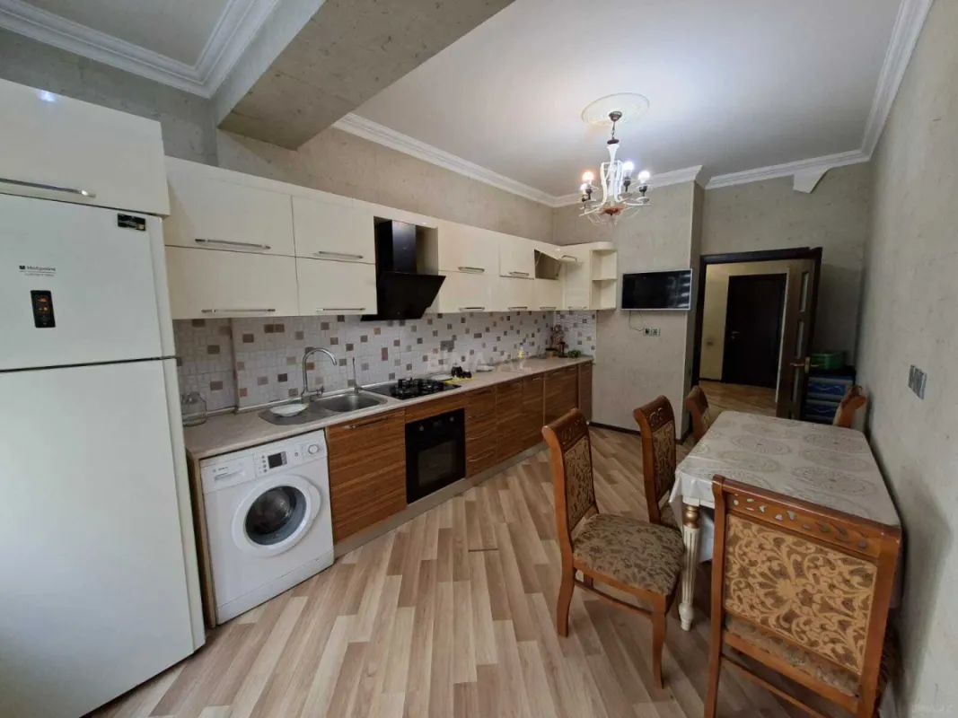 Kirayə verilir 2 otaqlı mənzil 95 m²