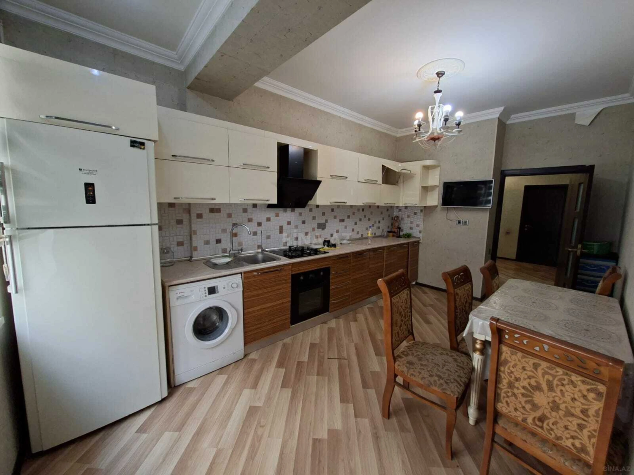 Kirayə verilir 2 otaqlı mənzil 95 m²