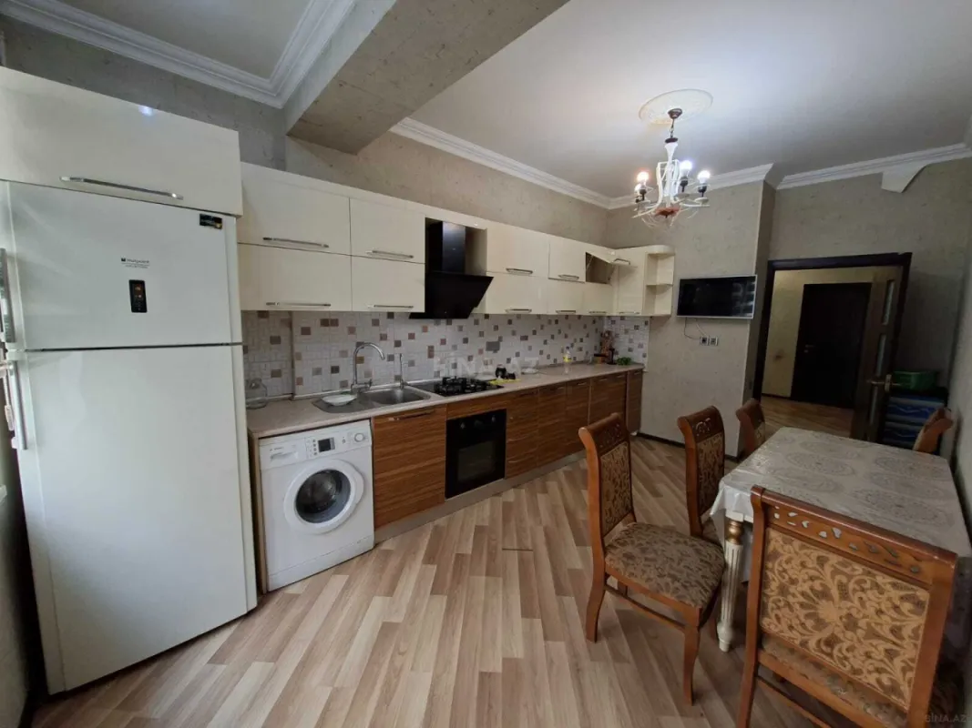 Kirayə verilir 2 otaqlı mənzil 95 m²