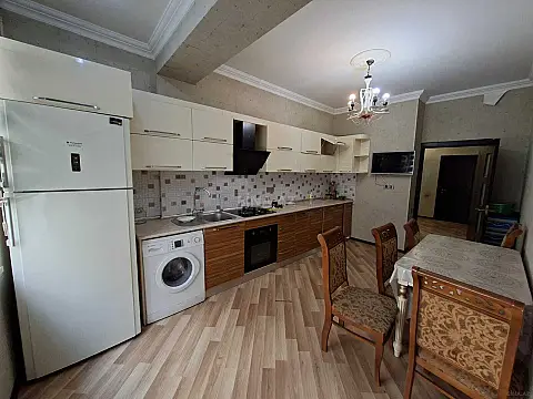 Kirayə verilir 2 otaqlı mənzil 95 m² — Bakı, İnşaatçılar 2 otaq 95.00 m²