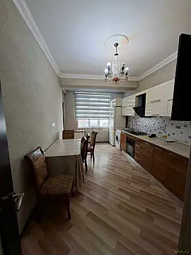 Kirayə verilir 2 otaqlı mənzil 95 m²