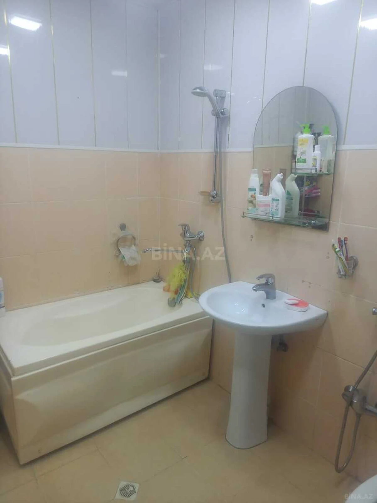 Satılır 2 otaqlı mənzil 70 m²