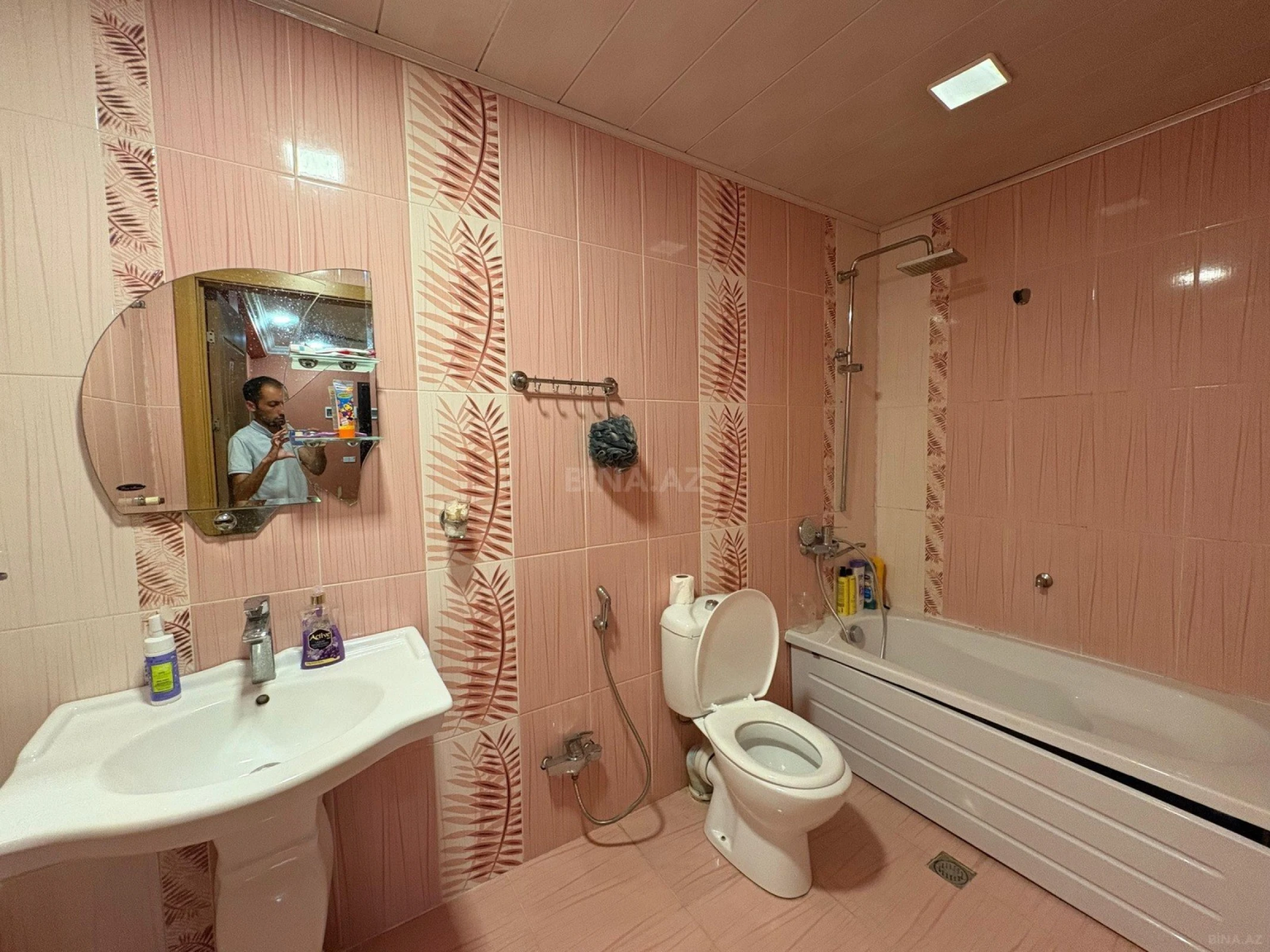 Kirayə verilir 2 otaqlı mənzil 97 m²