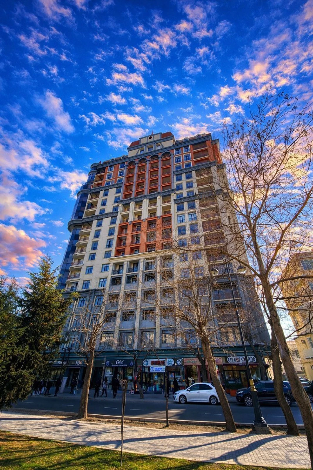 Satılır 4 otaqlı mənzil 154 m²