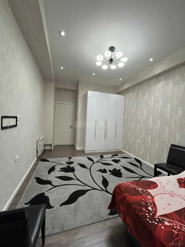 Satılır 2 otaqlı mənzil 81 m²