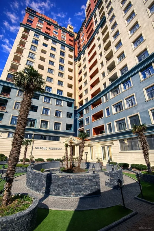 Satılır 4 otaqlı mənzil 185 m²