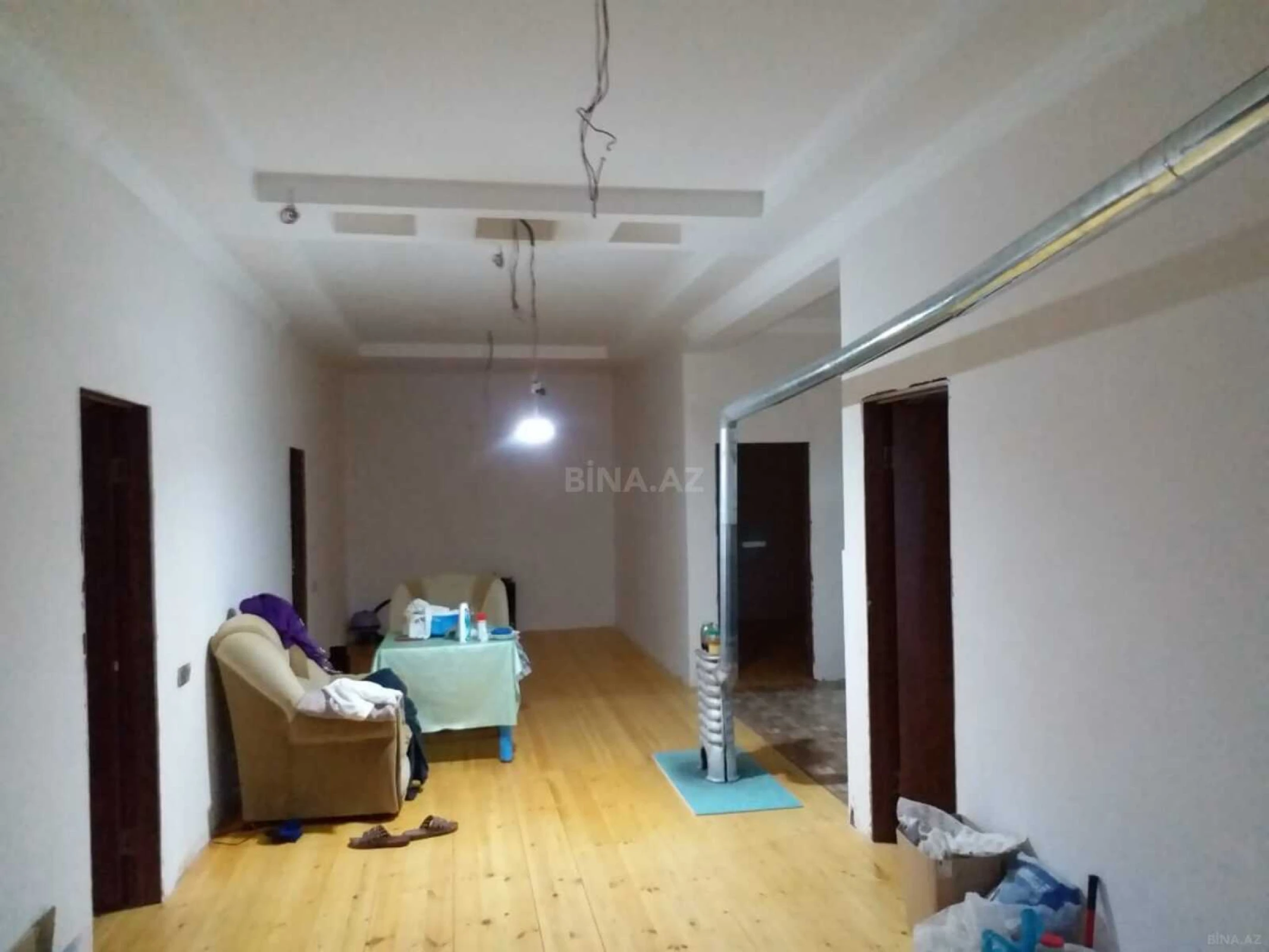 Satılır 8 otaqlı həyət evi 400 m²