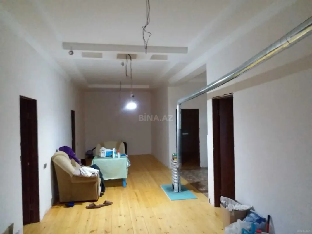 Satılır 8 otaqlı həyət evi 400 m²