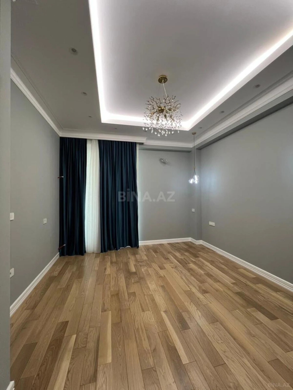 Satılır 4 otaqlı mənzil 175 m²