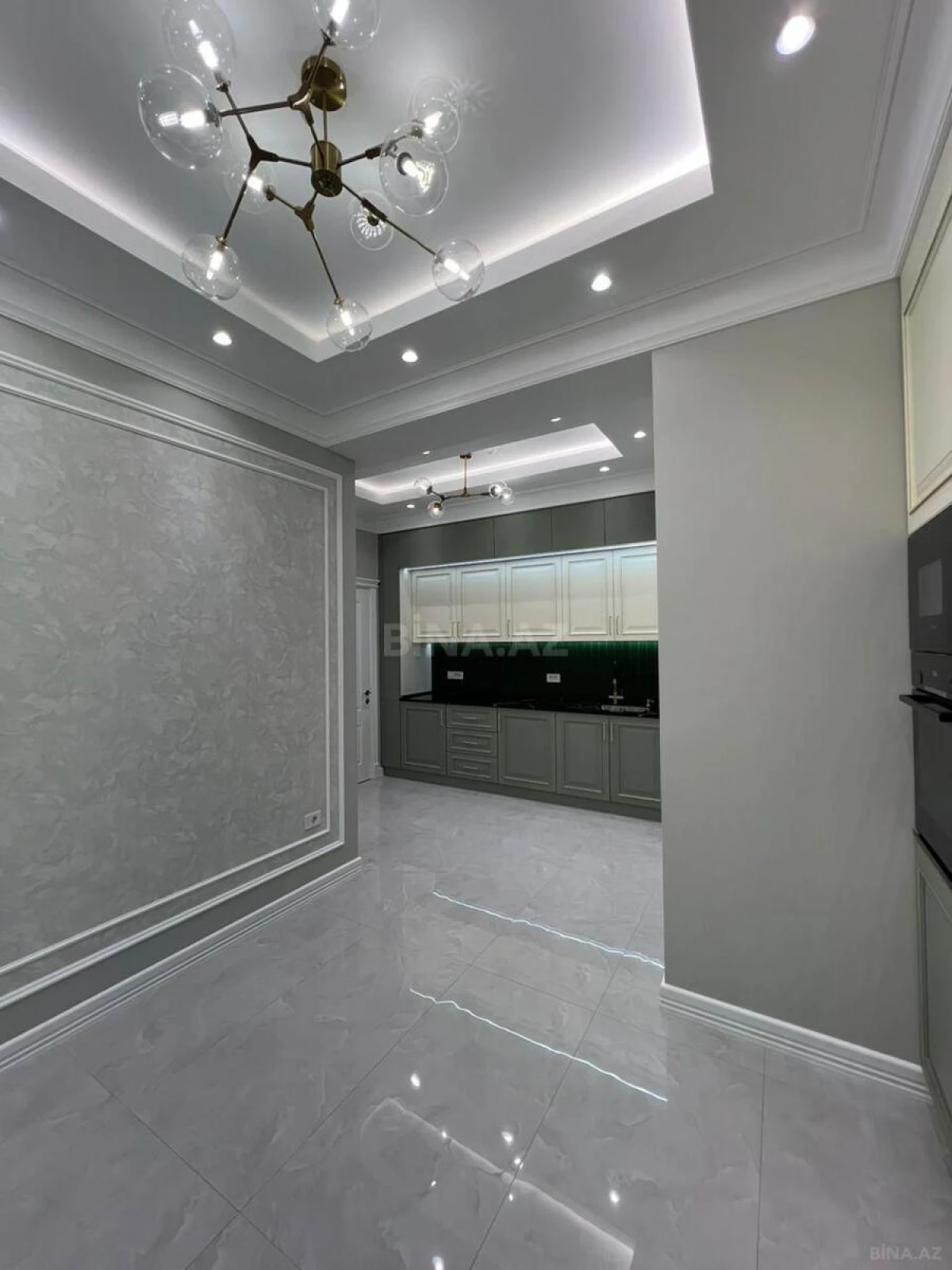 Satılır 4 otaqlı mənzil 175 m²