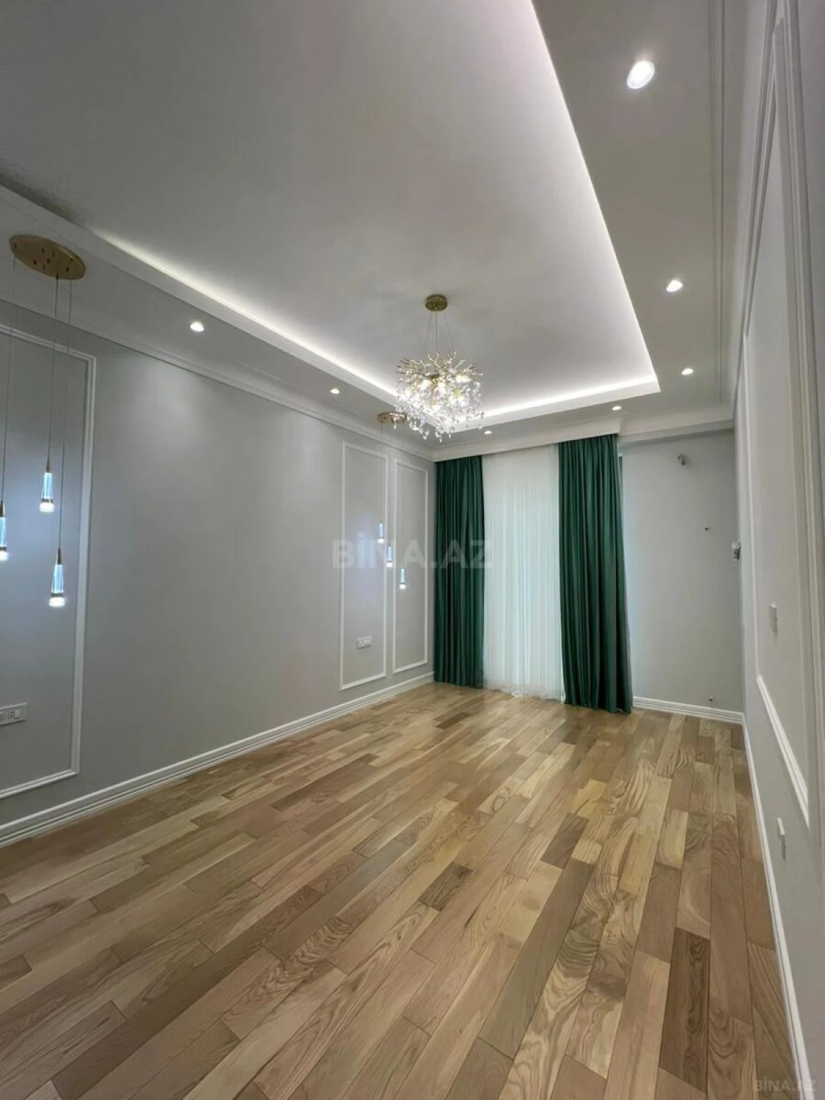 Satılır 4 otaqlı mənzil 175 m²