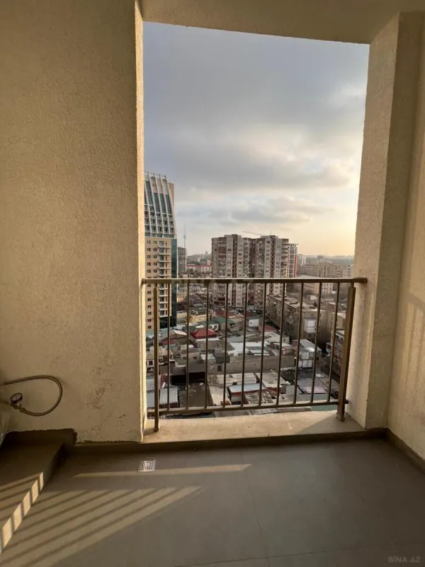 Satılır 4 otaqlı mənzil 175 m²